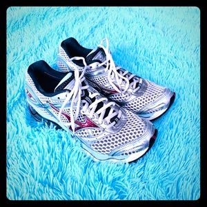 Mizuno Running Shoe Size 9 Womens